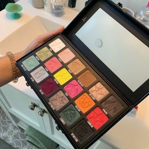 Jefferee Star Conspiracy Palette + bonus mini breaker